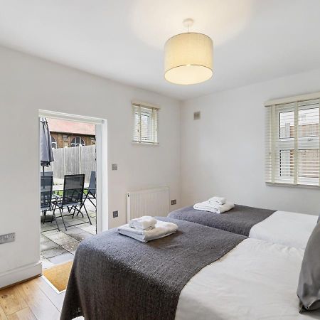 Ferienwohnung Two Bed Flat In Bush Hill Park Enfield Exterior foto