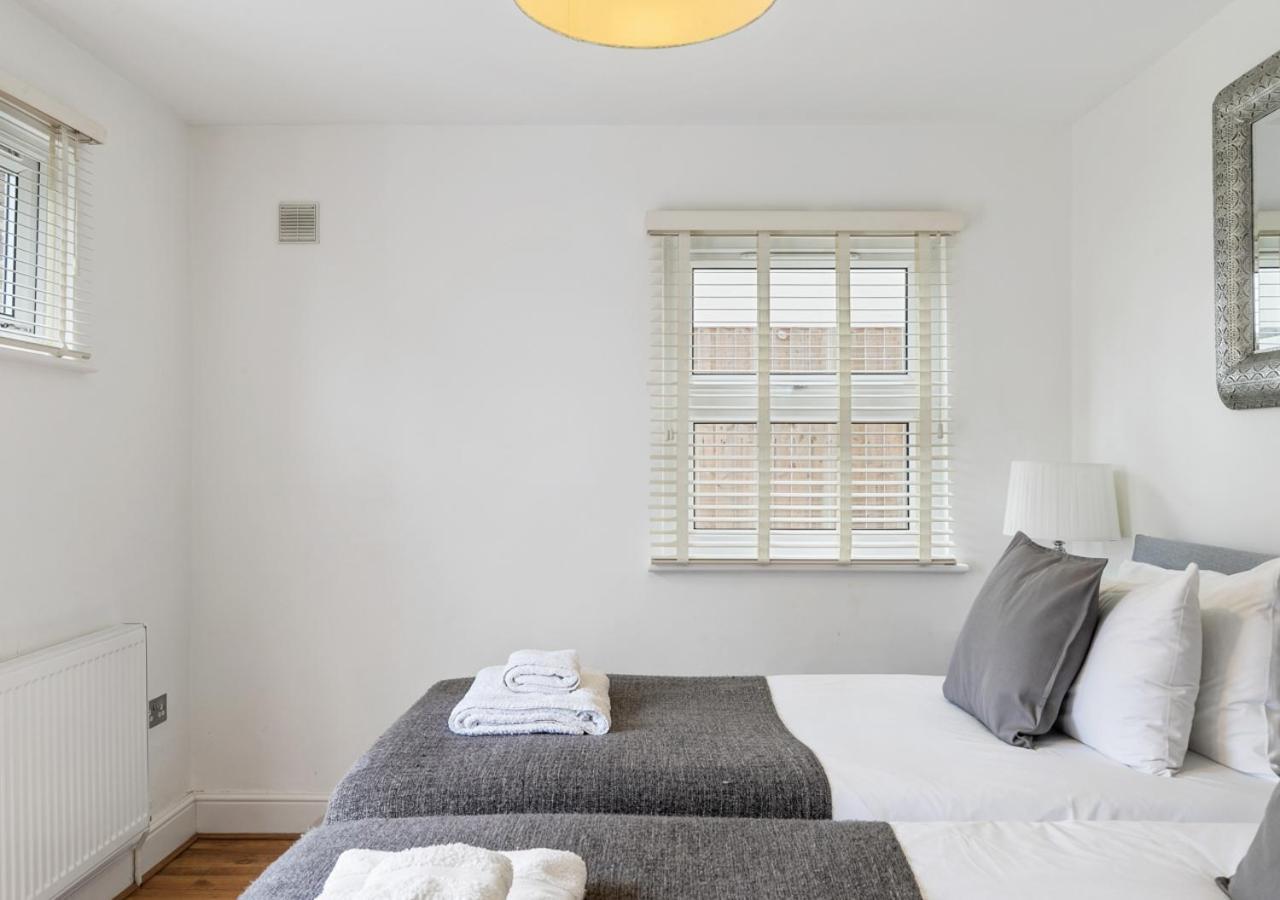 Ferienwohnung Two Bed Flat In Bush Hill Park Enfield Exterior foto