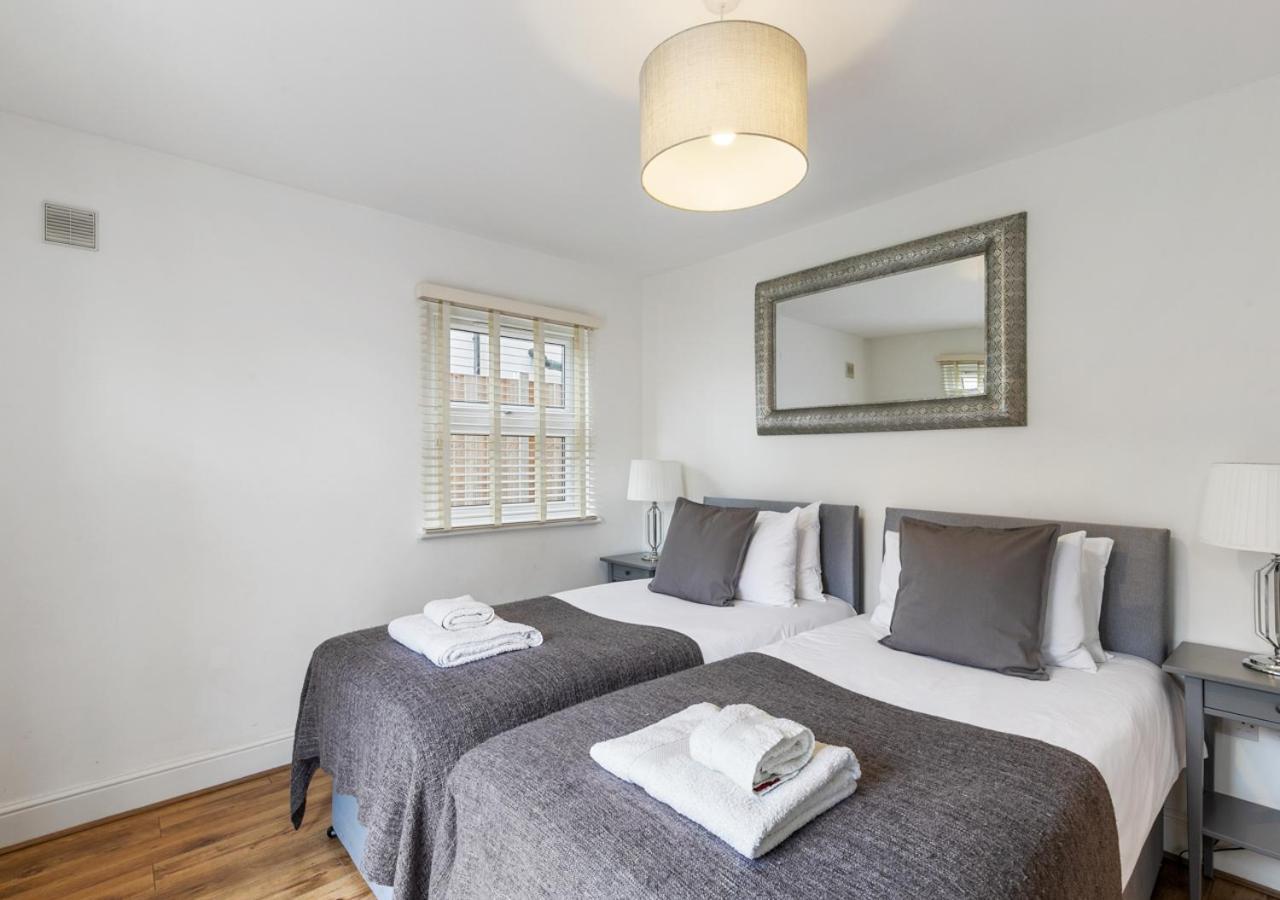 Ferienwohnung Two Bed Flat In Bush Hill Park Enfield Exterior foto